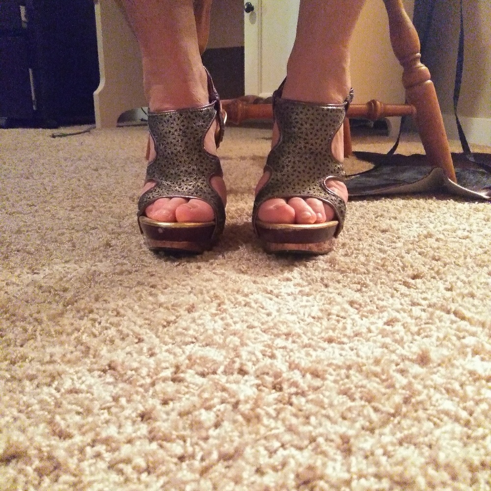 Heels - Picture 3 of 5